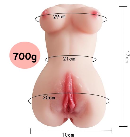 Búp bê bán thân mini giá rẻ 700g là món đồ chơi thủ dâm nam vô cùng tuyệt vời mà chắc chắn bạn nên sở hữu. Với thiết kế giống thật, phía trước là bộ ngực đẹp và âm đạo hấp dẫn, phía sau là cặp mông và hậu môn đầy đặn, nhìn là mê ngay. Bạn có thể điều khiển búp bê tình dục mini bằng một tay, có thể cầm qua lại hoặc có thêm cảm giác bằng cách xoay nó. Bên trong lỗ âm đạo và hậu môn của búp bê tình yêu là các rãnh gân gai nổi massage, đó là điều mà âm đạo tự nhiên không thể có được. Chiều dài của âm đạo là 17cm, chiều ngang là 10cm. Âm đạo giả nguyên khối này chắc chắc có thể thay thế bạn tình của bạn vì có những đường gờ nhỏ bên trong. Bộ ngực của thân búp bê nữ là một sự hiện diện đáng yêu và khiến cô ấy trông đẹp hơn. Chất liệu TPE công nghệ cao sẽ mang lại cho bạn cảm giác chân thực nhất, siêu mềm và đàn hồi. Kể cả sau nhiều lần sử dụng, nó vẫn có thể giữ được hình dạng và độ khít bót như ban đầu. Búp bê silicon nhỏ gọn hoàn toàn không thấm nước, rất hữu ích khi sử dụng trong phòng tắm hoặc những nơi tương tự. Ngoài ra, búp bê bán thân cỡ nhỏ rất dễ làm sạch, chỉ cần rửa sạch bằng xà phòng và nước và lau khô. Búp bê bán thân mini giá rẻ 700g là món đồ chơi thủ dâm nam vô cùng tuyệt vời mà chắc chắn bạn nên sở hữu. Với thiết kế giống thật, phía trước là bộ ngực đẹp và âm đạo hấp dẫn, phía sau là cặp mông và hậu môn đầy đặn, nhìn là mê ngay. Bạn có thể điều khiển búp bê tình dục mini bằng một tay, có thể cầm qua lại hoặc có thêm cảm giác bằng cách xoay nó. Bên trong lỗ âm đạo và hậu môn của búp bê tình yêu là các rãnh gân gai nổi massage, đó là điều mà âm đạo tự nhiên không thể có được. Chiều dài của âm đạo là 17cm, chiều ngang là 10cm. Âm đạo giả nguyên khối này chắc chắc có thể thay thế bạn tình của bạn vì có những đường gờ nhỏ bên trong. Bộ ngực của thân búp bê nữ là một sự hiện diện đáng yêu và khiến cô ấy trông đẹp hơn. Chất liệu TPE công nghệ cao sẽ mang lại cho bạn cảm giác chân thực nhất, siêu mềm và đàn hồi. Kể cả sau nhiều lần sử dụng, nó vẫn có thể giữ được hình dạng và độ khít bót như ban đầu. Búp bê silicon nhỏ gọn hoàn toàn không thấm nước, rất hữu ích khi sử dụng trong phòng tắm hoặc những nơi tương tự. Ngoài ra, búp bê bán thân cỡ nhỏ rất dễ làm sạch, chỉ cần rửa sạch bằng xà phòng và nước và lau khô.