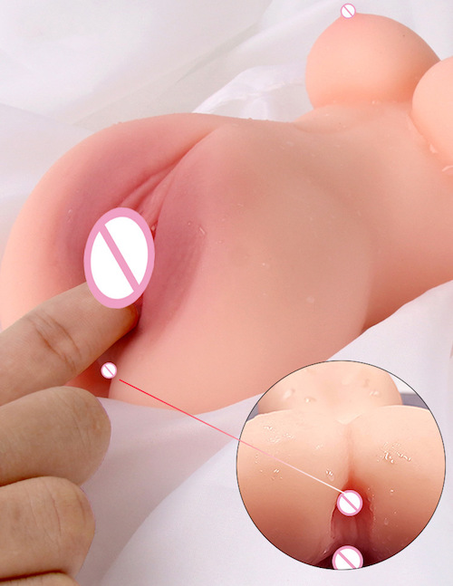 Búp bê bán thân mini giá rẻ 700g là món đồ chơi thủ dâm nam vô cùng tuyệt vời mà chắc chắn bạn nên sở hữu. Với thiết kế giống thật, phía trước là bộ ngực đẹp và âm đạo hấp dẫn, phía sau là cặp mông và hậu môn đầy đặn, nhìn là mê ngay. Bạn có thể điều khiển búp bê tình dục mini bằng một tay, có thể cầm qua lại hoặc có thêm cảm giác bằng cách xoay nó. Bên trong lỗ âm đạo và hậu môn của búp bê tình yêu là các rãnh gân gai nổi massage, đó là điều mà âm đạo tự nhiên không thể có được. Chiều dài của âm đạo là 17cm, chiều ngang là 10cm. Âm đạo giả nguyên khối này chắc chắc có thể thay thế bạn tình của bạn vì có những đường gờ nhỏ bên trong. Bộ ngực của thân búp bê nữ là một sự hiện diện đáng yêu và khiến cô ấy trông đẹp hơn. Chất liệu TPE công nghệ cao sẽ mang lại cho bạn cảm giác chân thực nhất, siêu mềm và đàn hồi. Kể cả sau nhiều lần sử dụng, nó vẫn có thể giữ được hình dạng và độ khít bót như ban đầu. Búp bê silicon nhỏ gọn hoàn toàn không thấm nước, rất hữu ích khi sử dụng trong phòng tắm hoặc những nơi tương tự. Ngoài ra, búp bê bán thân cỡ nhỏ rất dễ làm sạch, chỉ cần rửa sạch bằng xà phòng và nước và lau khô. Búp bê bán thân mini giá rẻ 700g là món đồ chơi thủ dâm nam vô cùng tuyệt vời mà chắc chắn bạn nên sở hữu. Với thiết kế giống thật, phía trước là bộ ngực đẹp và âm đạo hấp dẫn, phía sau là cặp mông và hậu môn đầy đặn, nhìn là mê ngay. Bạn có thể điều khiển búp bê tình dục mini bằng một tay, có thể cầm qua lại hoặc có thêm cảm giác bằng cách xoay nó. Bên trong lỗ âm đạo và hậu môn của búp bê tình yêu là các rãnh gân gai nổi massage, đó là điều mà âm đạo tự nhiên không thể có được. Chiều dài của âm đạo là 17cm, chiều ngang là 10cm. Âm đạo giả nguyên khối này chắc chắc có thể thay thế bạn tình của bạn vì có những đường gờ nhỏ bên trong. Bộ ngực của thân búp bê nữ là một sự hiện diện đáng yêu và khiến cô ấy trông đẹp hơn. Chất liệu TPE công nghệ cao sẽ mang lại cho bạn cảm giác chân thực nhất, siêu mềm và đàn hồi. Kể cả sau nhiều lần sử dụng, nó vẫn có thể giữ được hình dạng và độ khít bót như ban đầu. Búp bê silicon nhỏ gọn hoàn toàn không thấm nước, rất hữu ích khi sử dụng trong phòng tắm hoặc những nơi tương tự. Ngoài ra, búp bê bán thân cỡ nhỏ rất dễ làm sạch, chỉ cần rửa sạch bằng xà phòng và nước và lau khô.